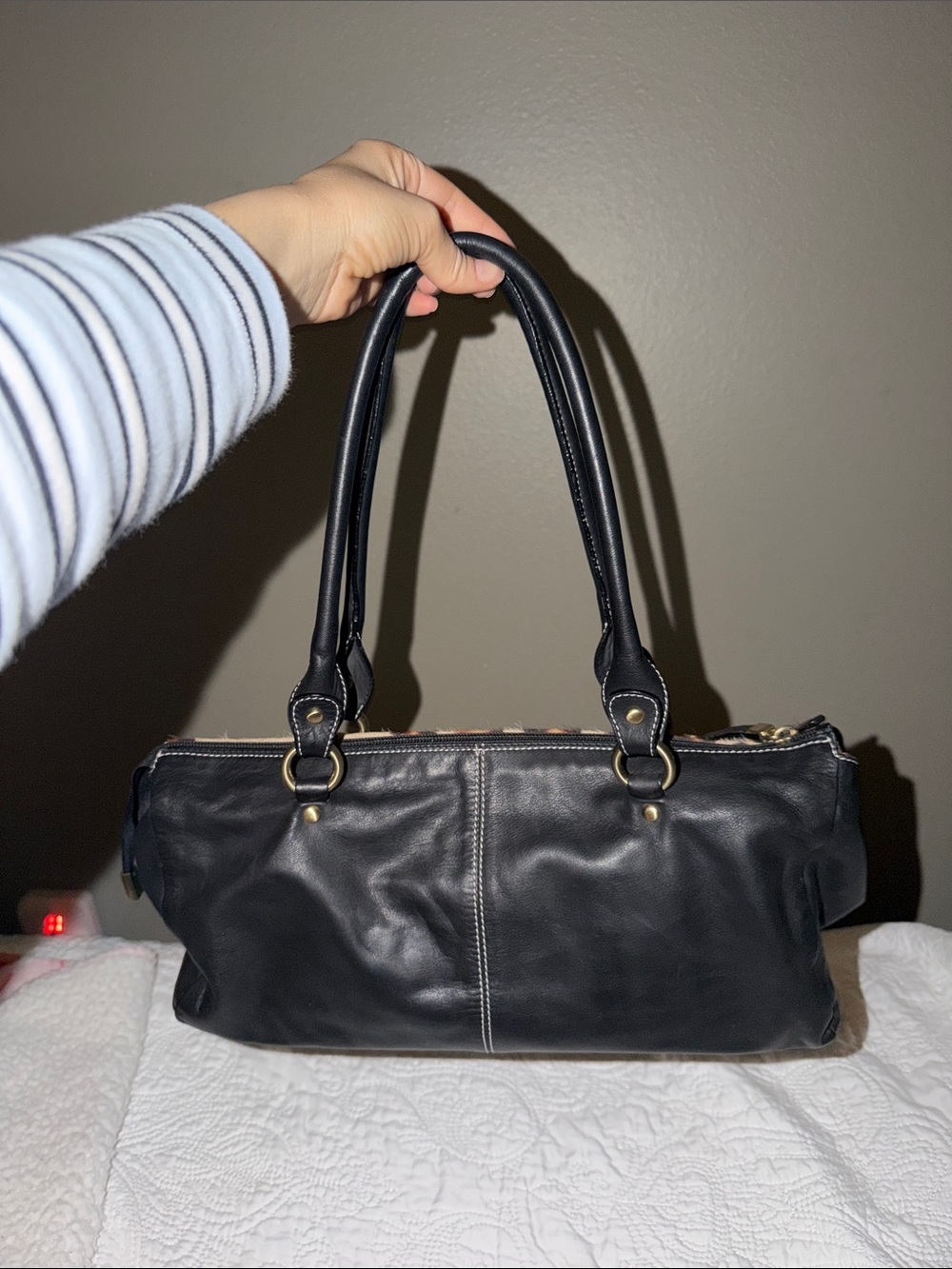 Leopard Print Shoulder Bag with Black Accents - Picture 3 of 7